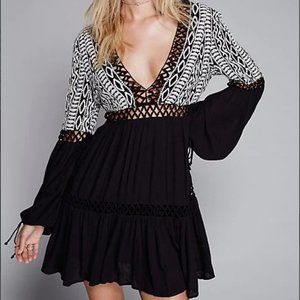 Free People - Black Boho Chic Embroidered Long Sleeve Dress - Size 2